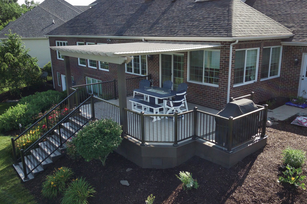 clubhous decking vinyl pergola
